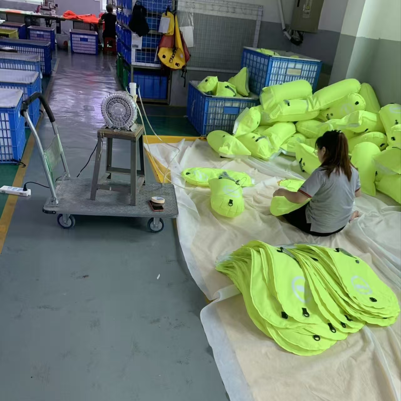 Mỗi người trong số họ đều bị thổi phồng: Xây dựng phao bơi có khả năng hiển thị cao tại Sealock